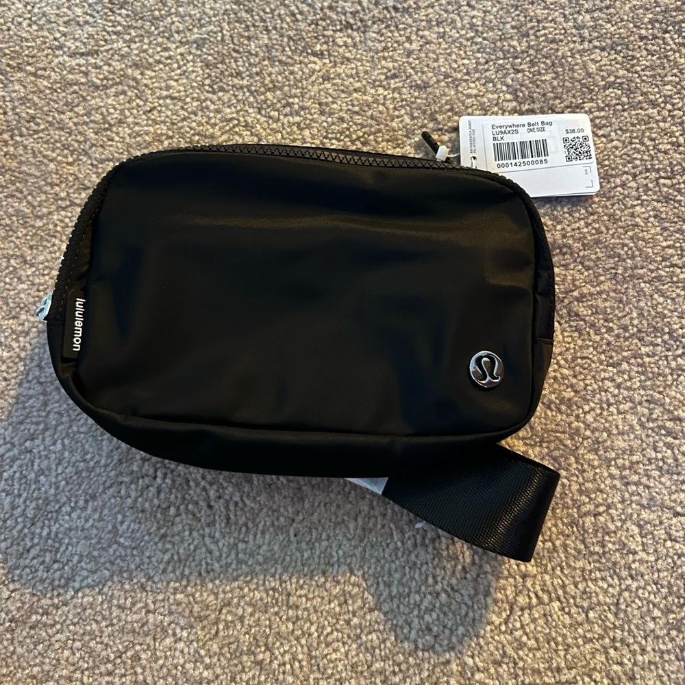 NWT Brand new black lululemon everywhere belt bag